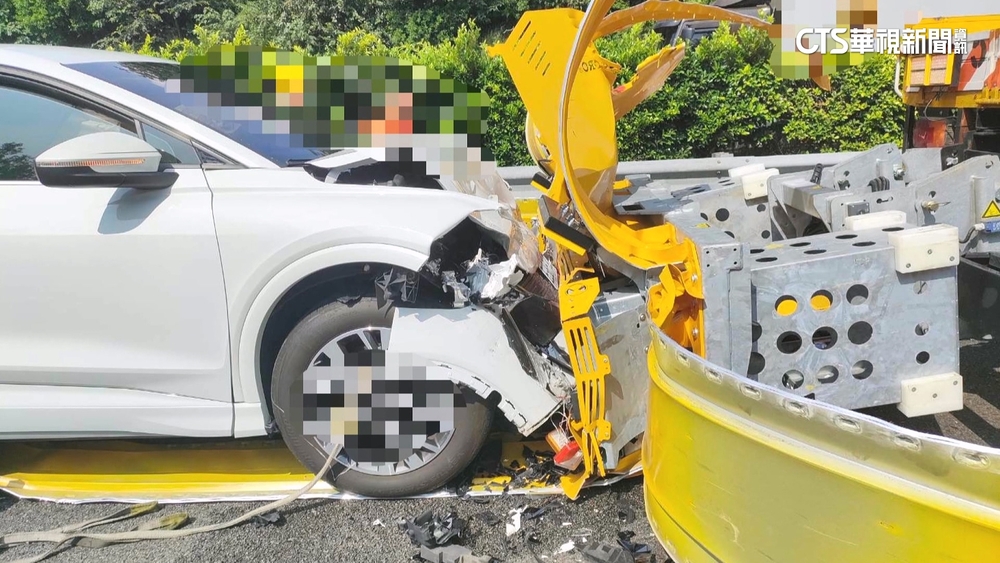 國道追撞緩撞車！　300萬電動車撞爛　駕駛：一時恍神
