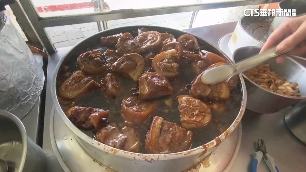 爌肉飯6店評論區藏「淒美愛情故事」　網友：純愛戰神