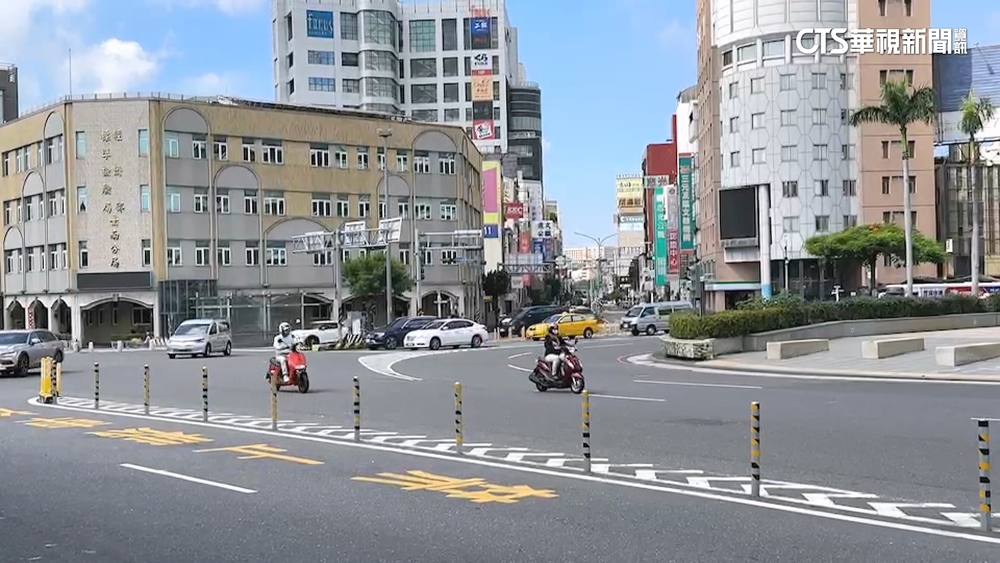 台南站前圓環改雙向U字型道路　步行免走地下道　斑馬線卻遭擋