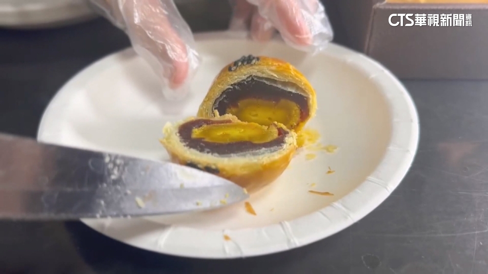 比不二坊難買！　彰化鐵窗牌蛋黃酥　開放4hrs賣破7萬顆