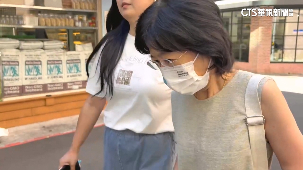 柯交保金差二千萬　陳佩琪再PO文：已向柯妹.柯媽商借