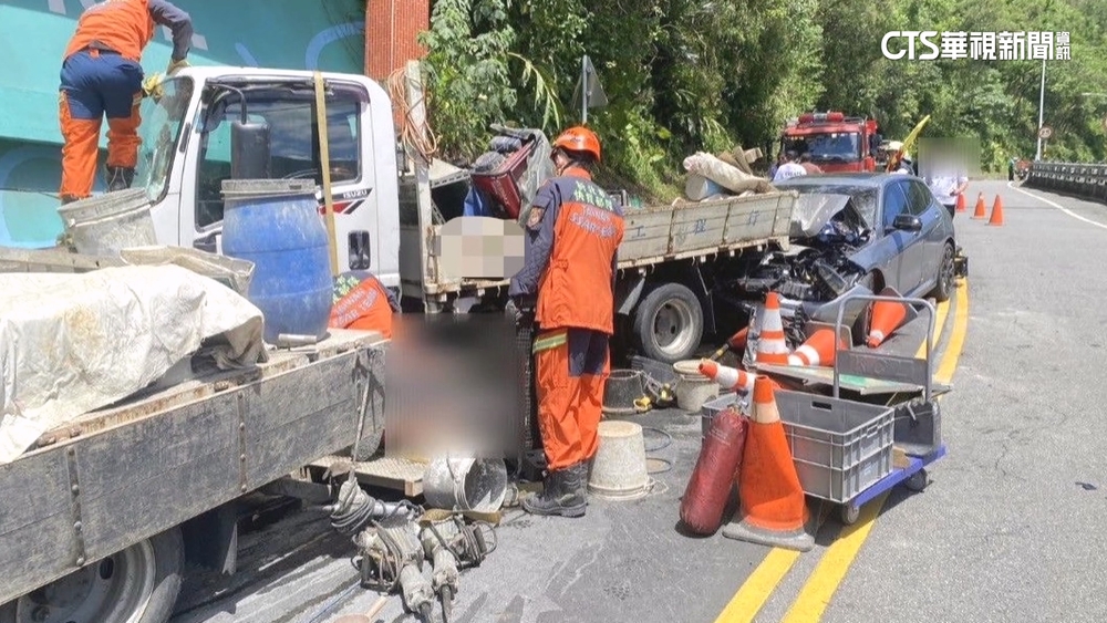 新店嚴重車禍！　休旅車高速撞北水處工程車1死3傷