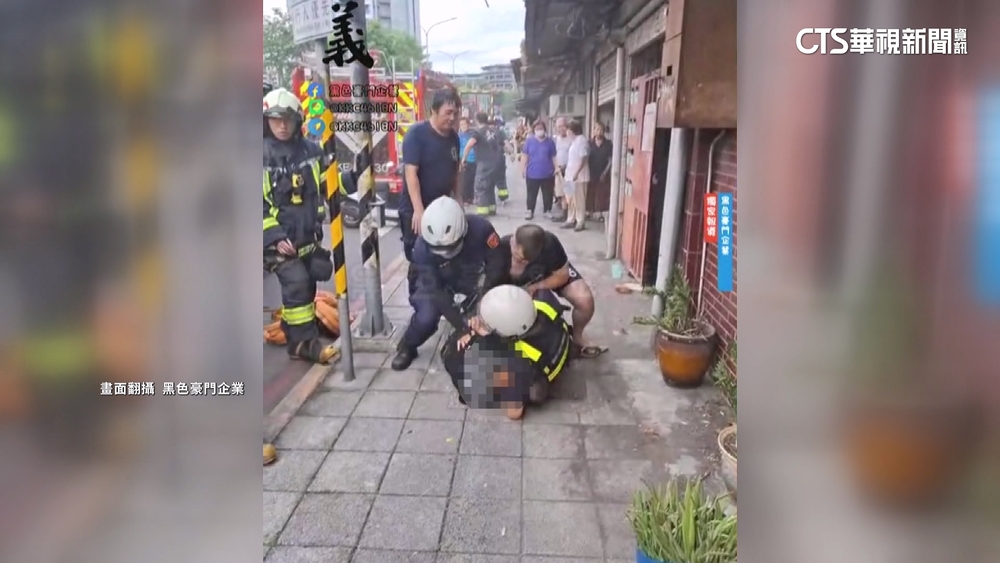 男為討10萬到友人家「噴滅火器」！　遭阻止與住戶爆衝突