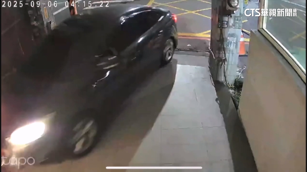 衝騎樓撞倒機車.下車扶正　車主到案稱「開車的是朋友」