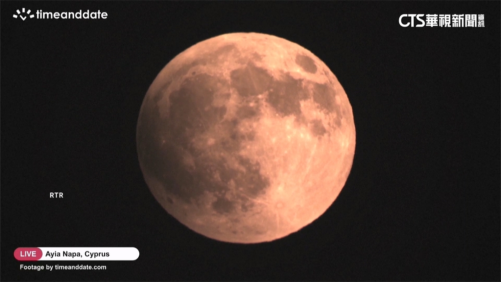 月全食「紅月」凌晨登場　亞澳民眾興奮觀賞