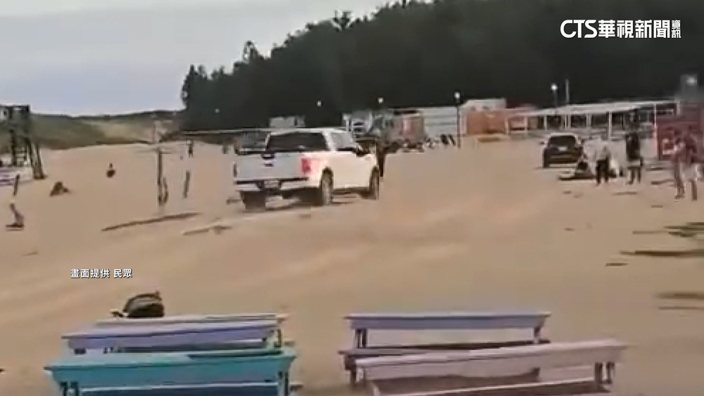 休旅車受困沙灘　皮卡救援完竟高速駛離險撞人