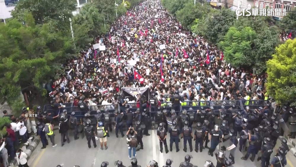 尼泊爾禁社群爆抗議　警民衝突19死數百傷