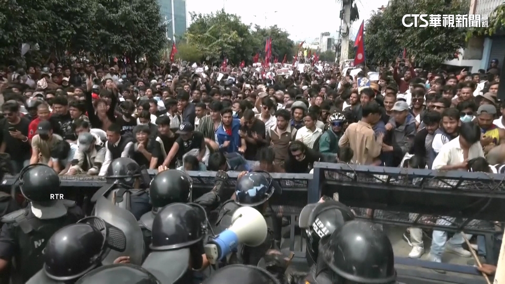 尼泊爾封社群引爆衝突　「Z世代示威」19死逾百傷