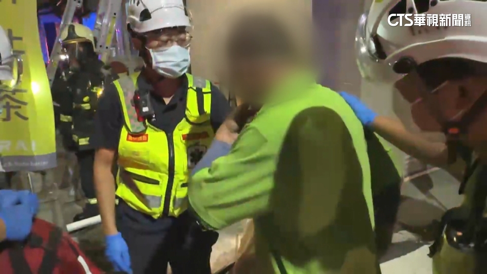 台中南屯透天厝2樓凌晨起火　父子一度受困幸無礙