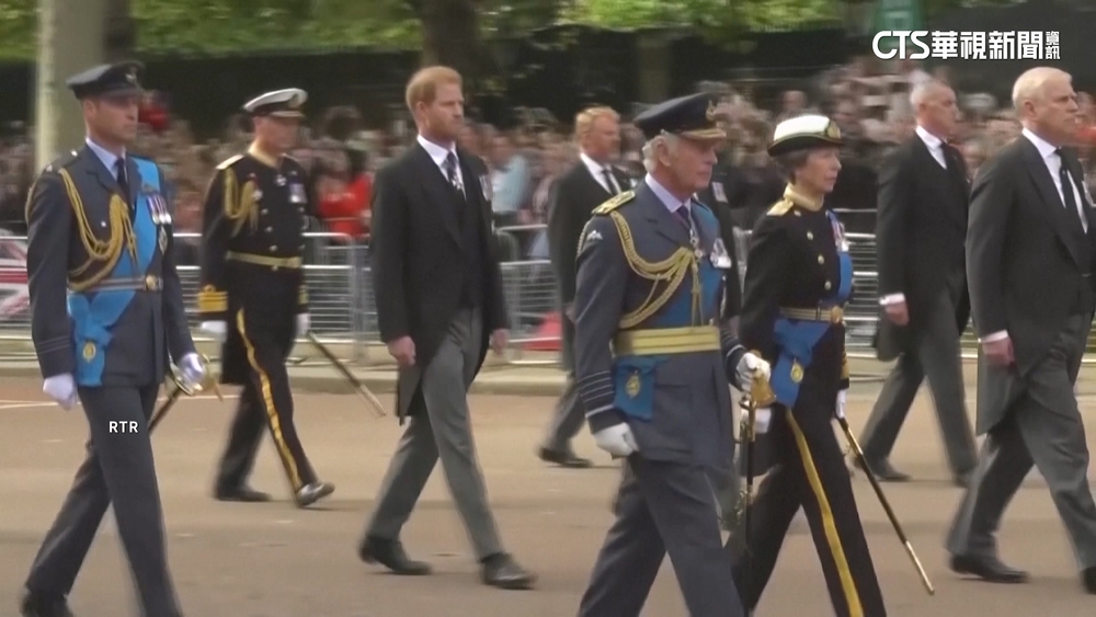 哈利返英參加活動　感慨「手足間有時頗受挑戰」