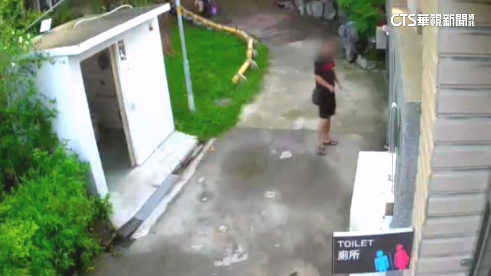 公園廁所門縫有眼睛！　11歲女童嚇逃　警逮偷窺男法辦