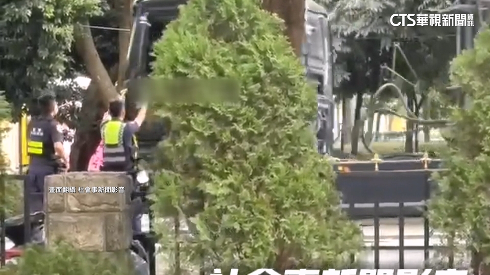 聯結車超載拒檢！從國道追到林口市區　警舉槍對峙