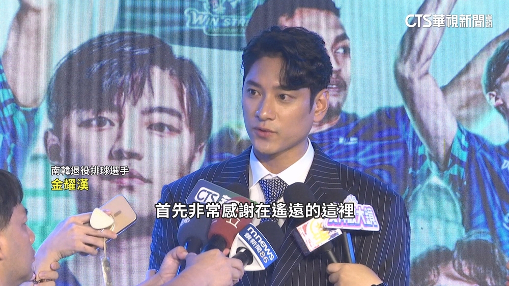 小魔女+吉祥物熱情應援　連莊球員迎職業元年