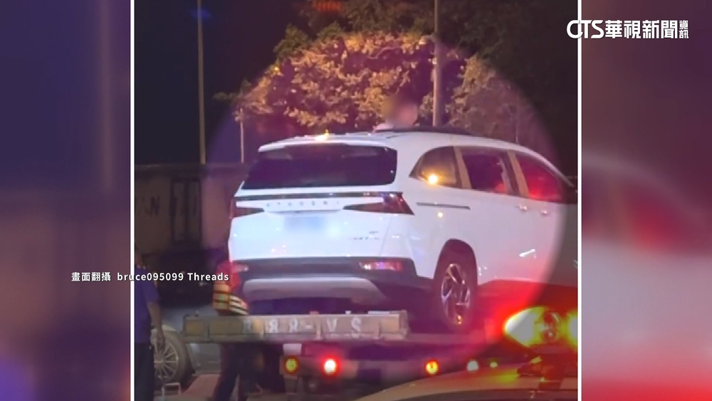 西螺服務區車未停格內遭拖吊　女爬拖吊車吼警拉扯