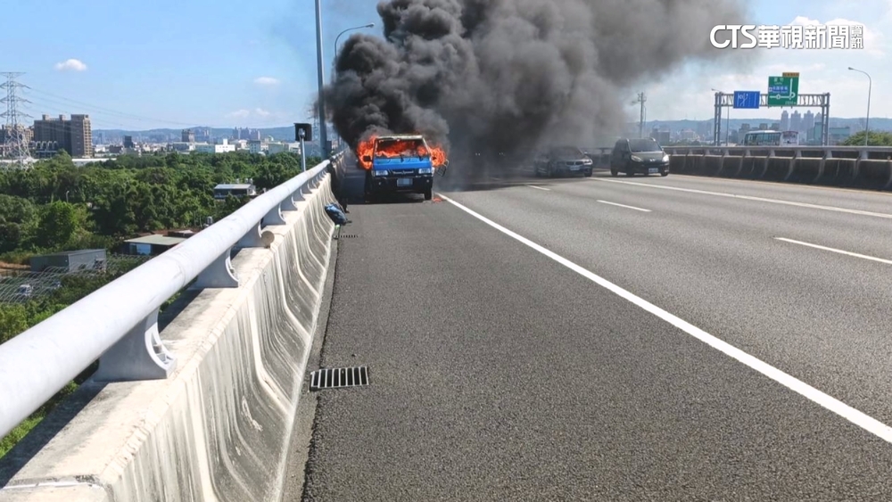 國道1號貨車疑似雜物起火　幸無人員受傷