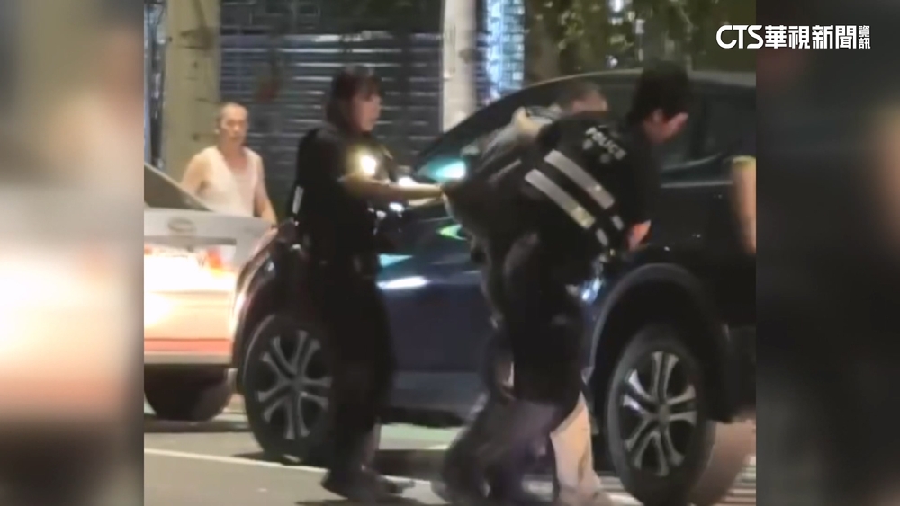 疑毒駕？男追撞路邊車　警車內搜出安非他命