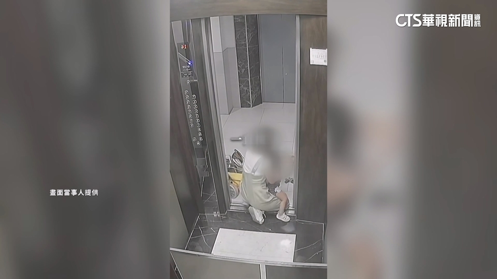 電梯吃手手！2歲女童被夾5分鐘嚎啕大哭　母嚇壞求救