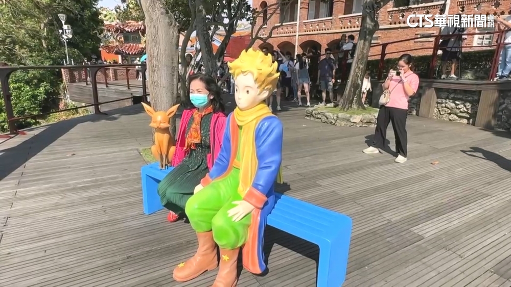 免飛釜山！高雄也有小王子雕像　民眾排隊等候搶拍