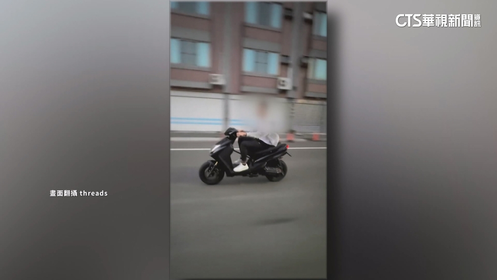 改裝機車狂飆「男沒戴帽.拆後照鏡」　警開罰2.2萬