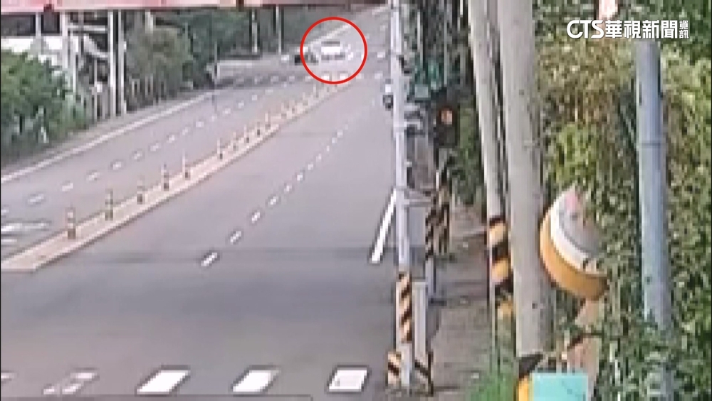 台13線三車撞　18歲男大車騎車命危　另名郵差重傷