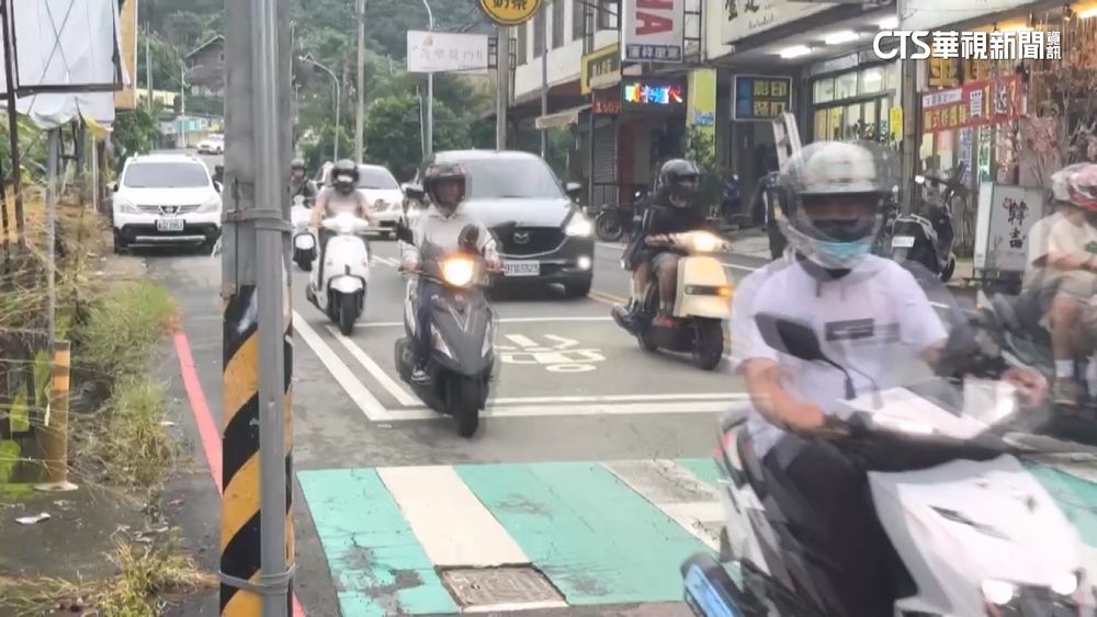 朝陽學生下課山坡路「直直衝」　附近居民：不敢過馬路