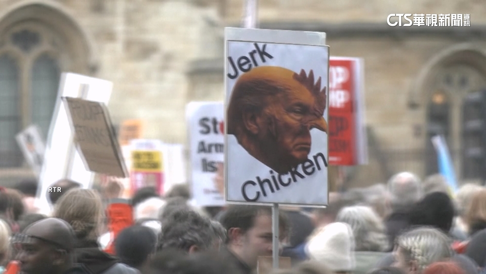 五千英人示威反川普　替王室被迫迎川普而抱屈