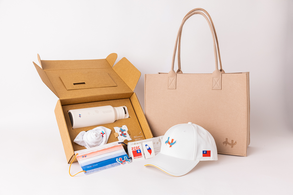 114年國慶紀念品亮相　慶籌會將抽100名幸運兒贈禮