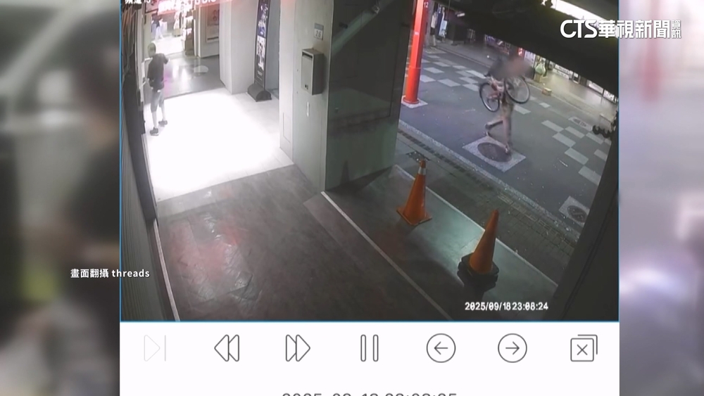 男心情不好西門町「腳踏車砸人」　目擊者驚：好可怕