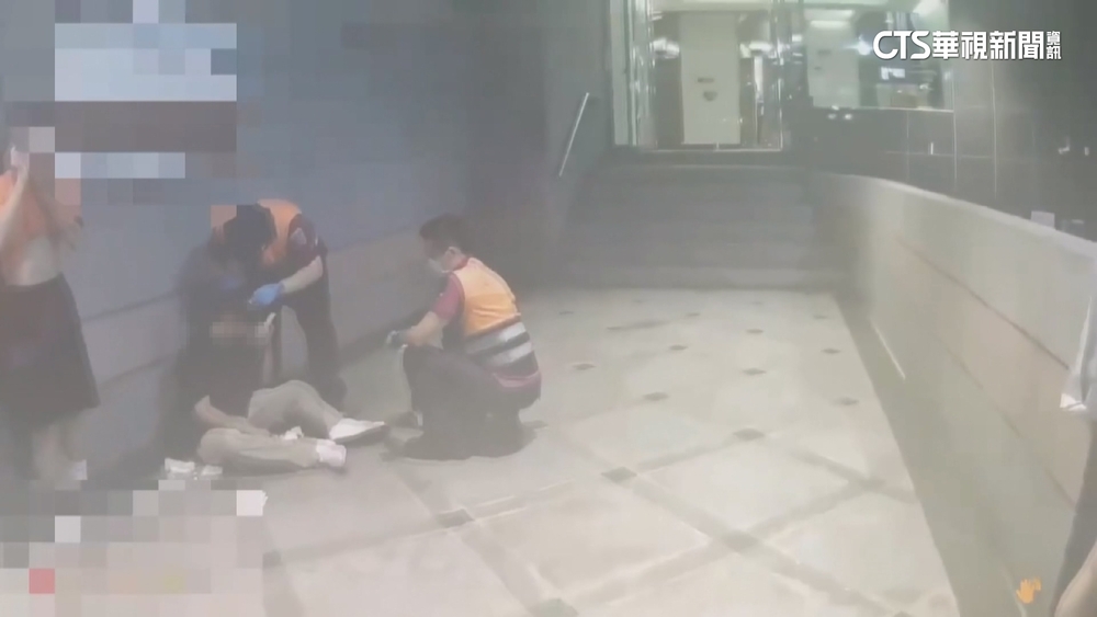 只因超商碰撞　暴走男持三節棍打爆台大生