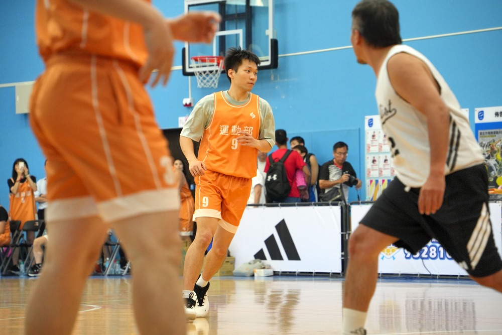 運動部長李洋率同仁打籃球比賽　自評60並笑稱「還沒找到偷懶的方法」