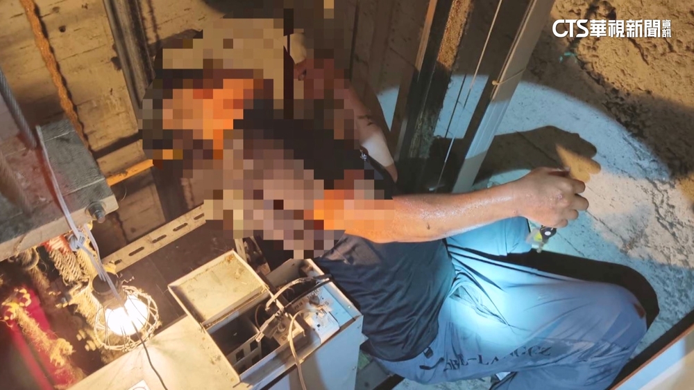 離譜衝突！掐住戶脖.推落電梯井　清潔員是通緝犯