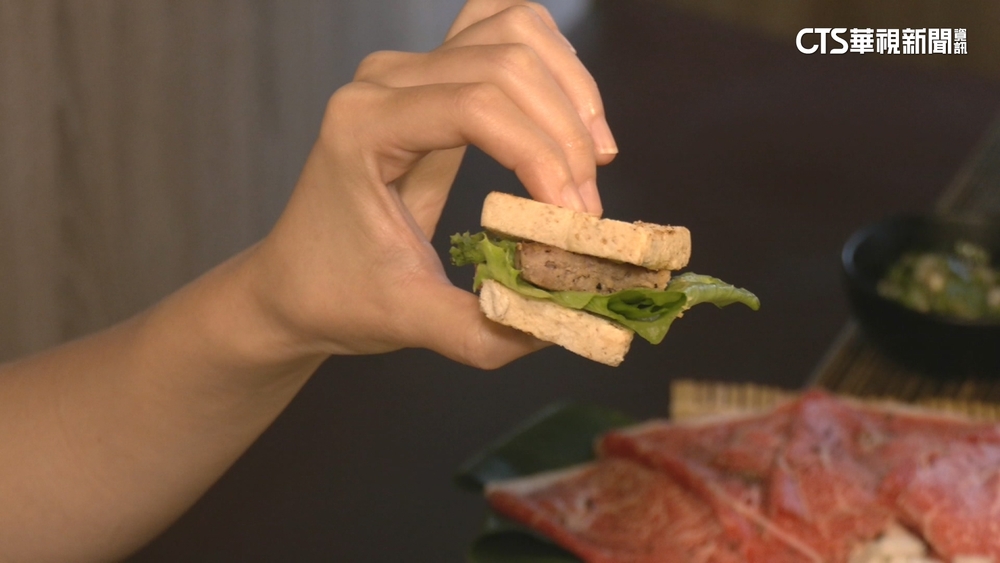 中秋創意烤！　連鎖燒肉店創「奶酥和牛堡.起司燒」