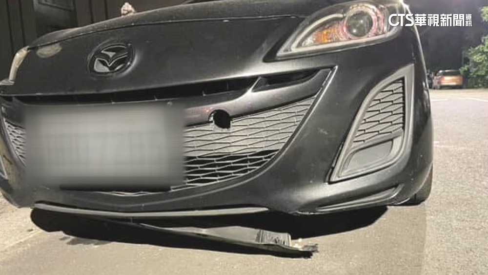 高雄「彈跳路」？車主控害撞掉底盤　工務局：將修繕