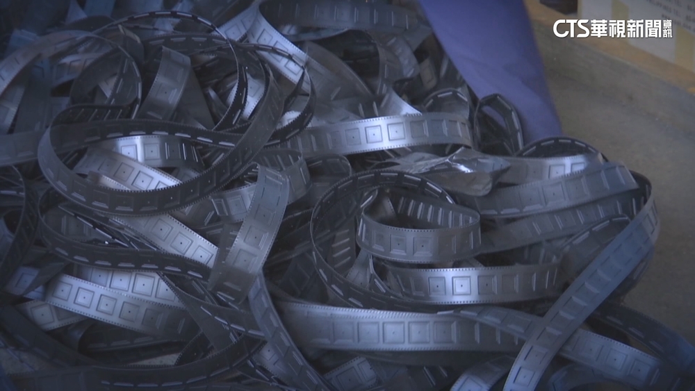 「晶片保鑣」化身防滑貼片　半導體包材廠父女闖建材藍海