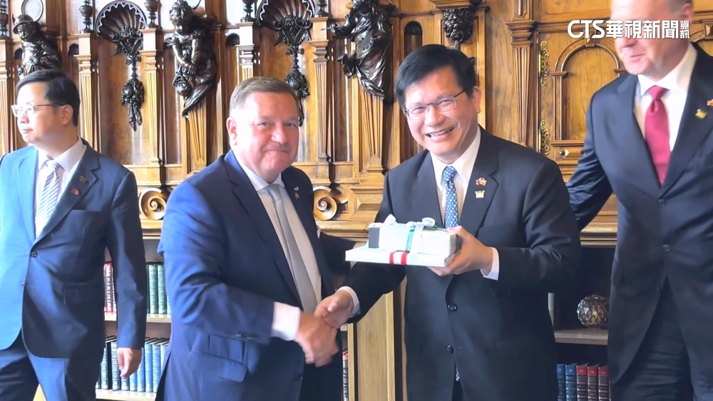 王毅剛去！　林佳龍訪奧地利「柔性外交」　中國爆不滿