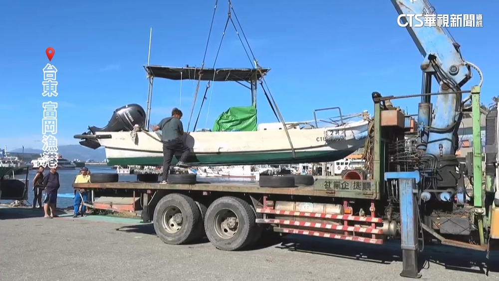 強颱樺加沙來勢洶洶　台東漁民緊急加固船隻