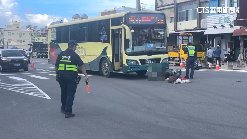 恆春核三廠前雙載機車左轉　客運撞上2人噴飛命危