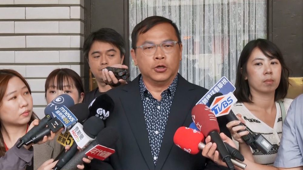 貴賓室被要求合照　王義川要求華航檢討、禁徐巧芯進入　徐：隨便王大立委