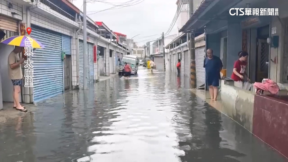 強颱樺加沙挾狂風驟雨　台東太麻里水淹進民宅