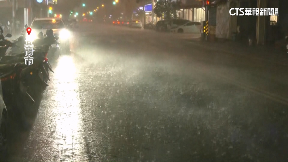 樺加沙來襲雨彈狂炸! 宜蘭市區風強雨驟
