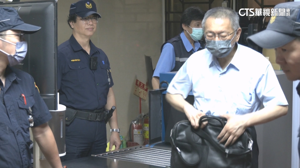 柯文哲政治獻金案　木可李文娟作證當庭痛哭