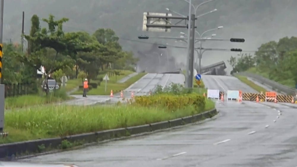 圖/ 馬太鞍溪橋被沖斷