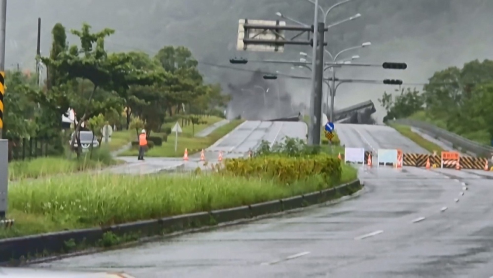 馬太鞍溪橋遭沖毀　公路局急邀專家擬訂搶修策略　明中午前說明