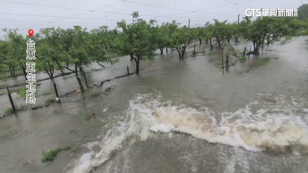 台東水患！　豐榮路水淹民宅.更生北路釋迦全泡水裡