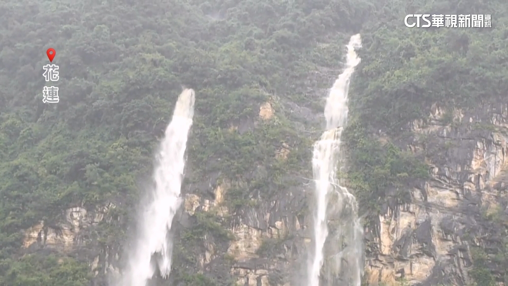 颱風外圍環流影響大雨不斷　蘇花公路山壁出現瀑布