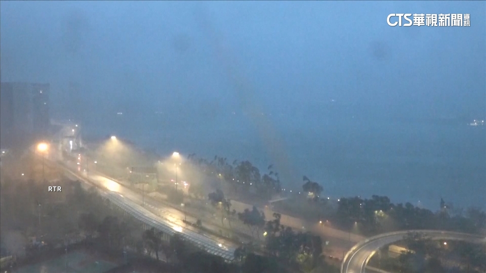 「風王」樺加沙清晨掠過香港　10號風球「停班停課停飛」應變