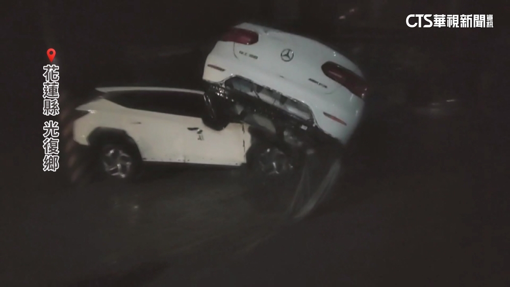 洪水重創！花蓮光復鄉百萬名車遭沖毀.互相堆疊