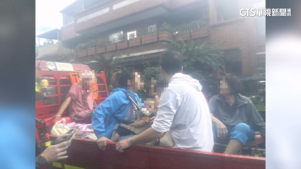 洪水吞1樓！屏縣特搜救祖孫3人　安撫2歲童「弟弟別怕」