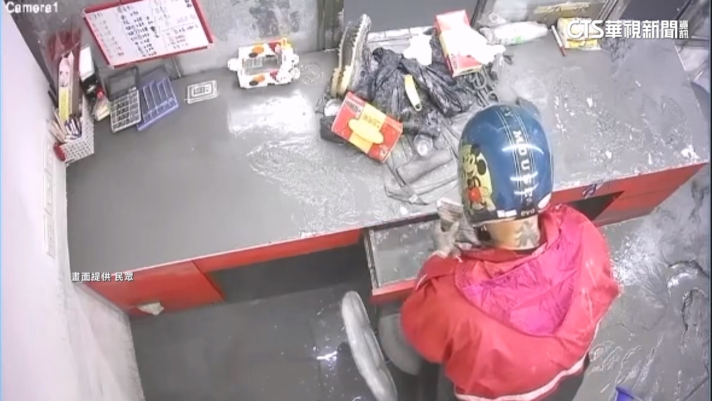 賊趁水災闖檳榔攤撬櫃偷錢　業者報警不姑息
