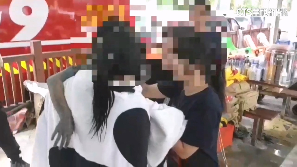 6歲女童找到！　受困2日全身覆蓋泥沙　獲救回媽媽身邊